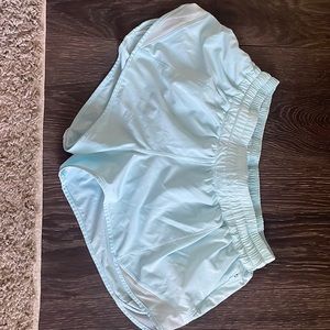 Lululemon hotty hots size 8 2.5 inch
